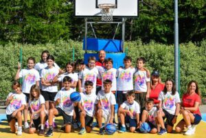 gruppo di ragazzi durante camp estivo